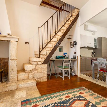 Antiche Mura Apartments "Nel Cuore Della Puglia"Bivani, Cucina, Terrazzo トゥーリ エクステリア 写真