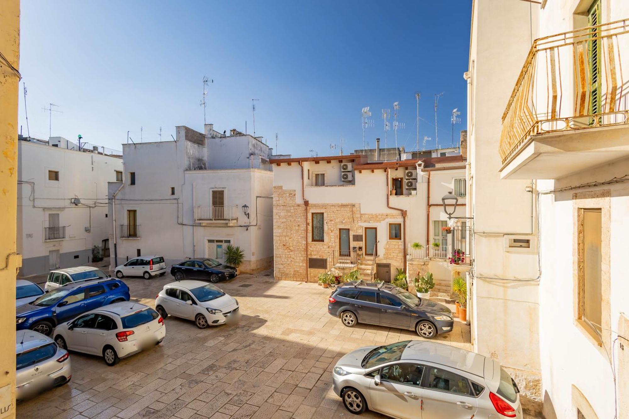 Antiche Mura Apartments "Nel Cuore Della Puglia"Bivani, Cucina, Terrazzo トゥーリ エクステリア 写真