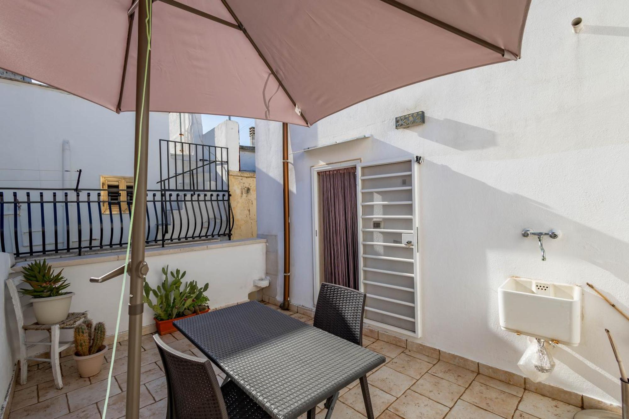 Antiche Mura Apartments "Nel Cuore Della Puglia"Bivani, Cucina, Terrazzo トゥーリ エクステリア 写真