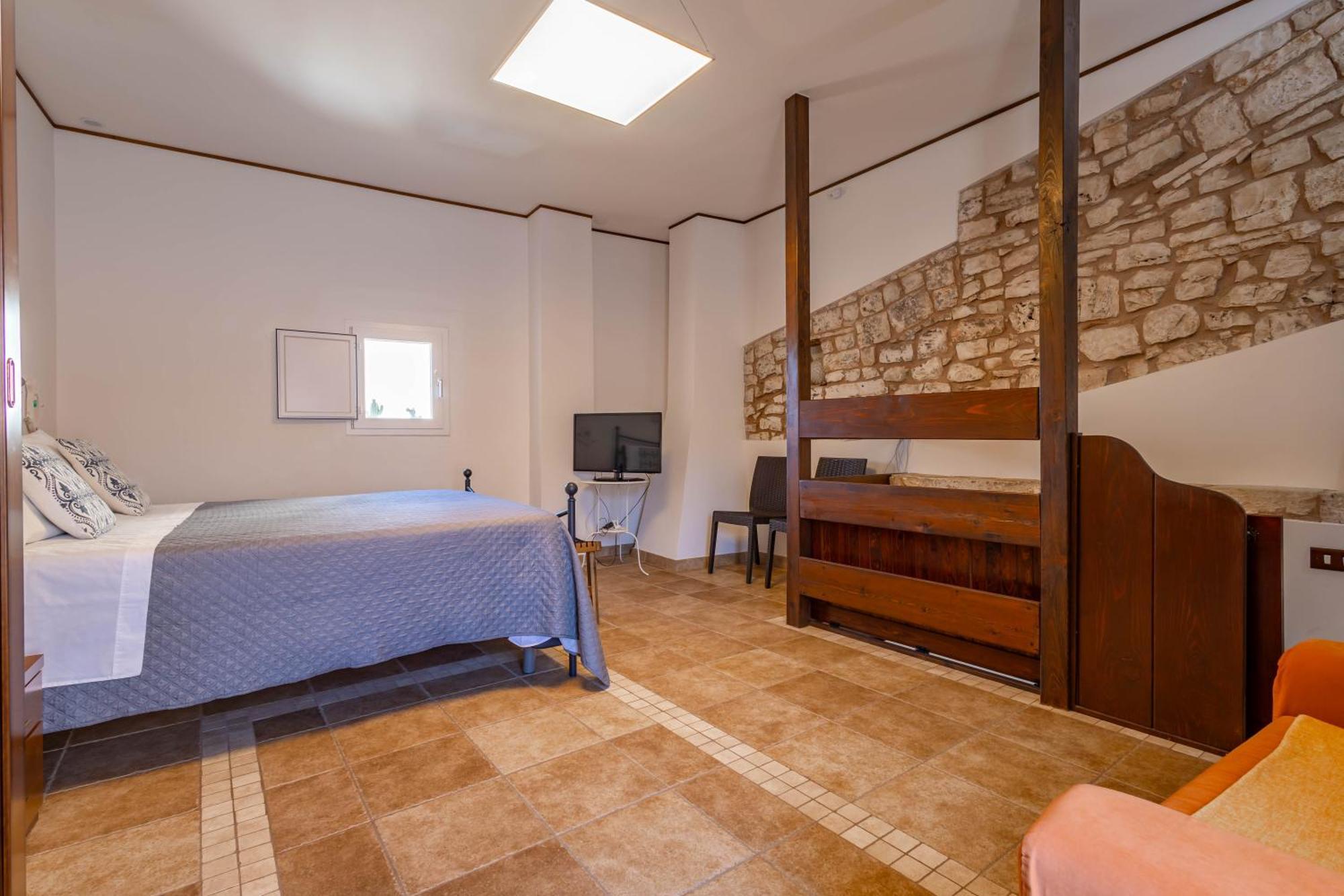Antiche Mura Apartments "Nel Cuore Della Puglia"Bivani, Cucina, Terrazzo トゥーリ エクステリア 写真