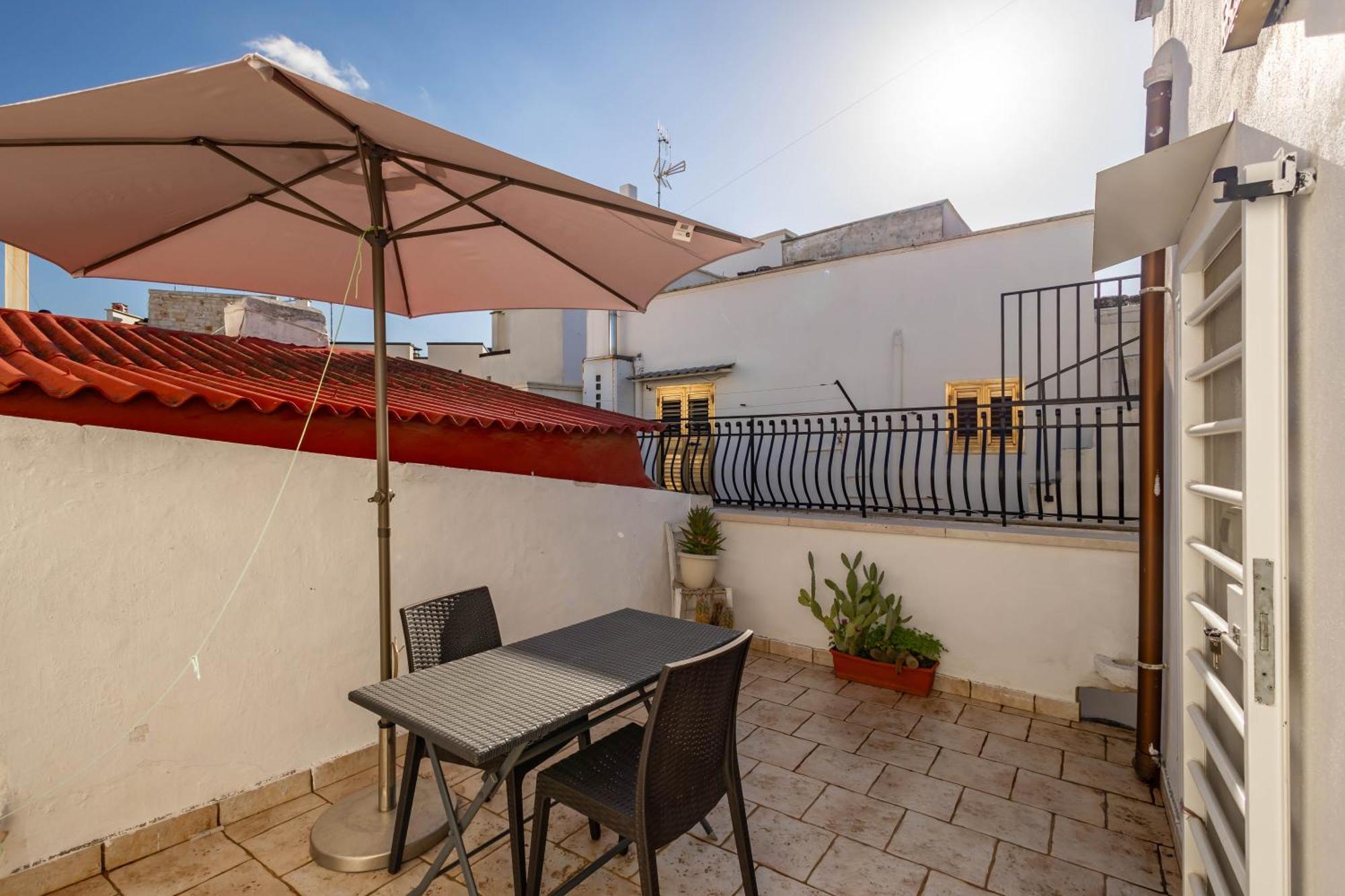 Antiche Mura Apartments "Nel Cuore Della Puglia"Bivani, Cucina, Terrazzo トゥーリ エクステリア 写真