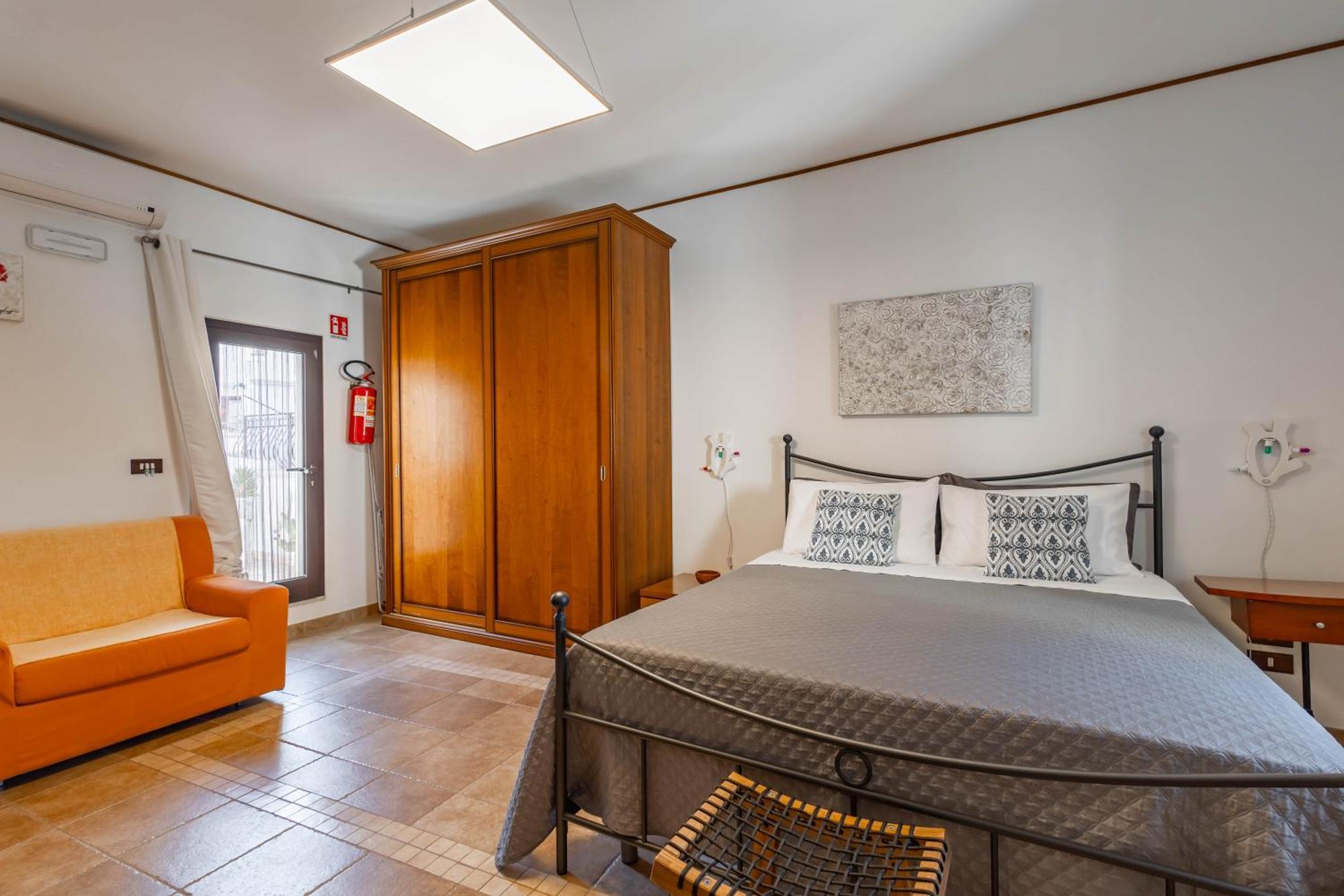 Antiche Mura Apartments "Nel Cuore Della Puglia"Bivani, Cucina, Terrazzo トゥーリ エクステリア 写真